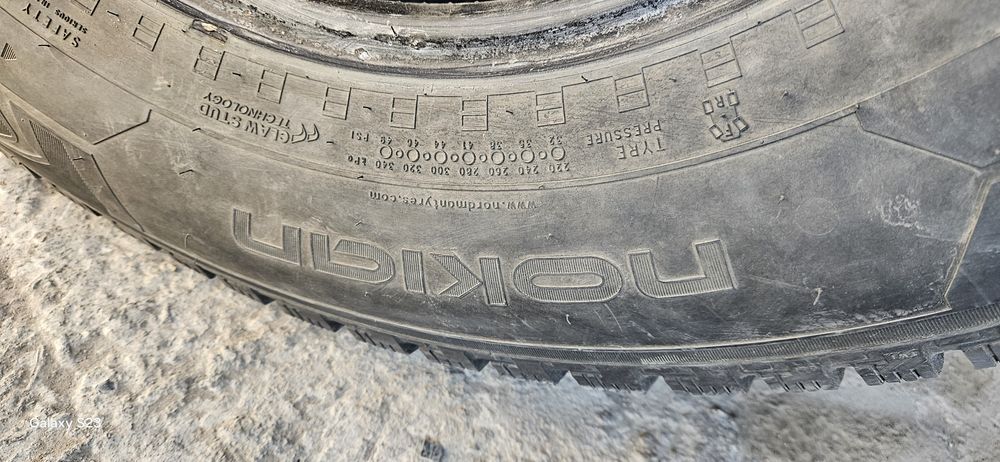 Продам зимние резину р17
