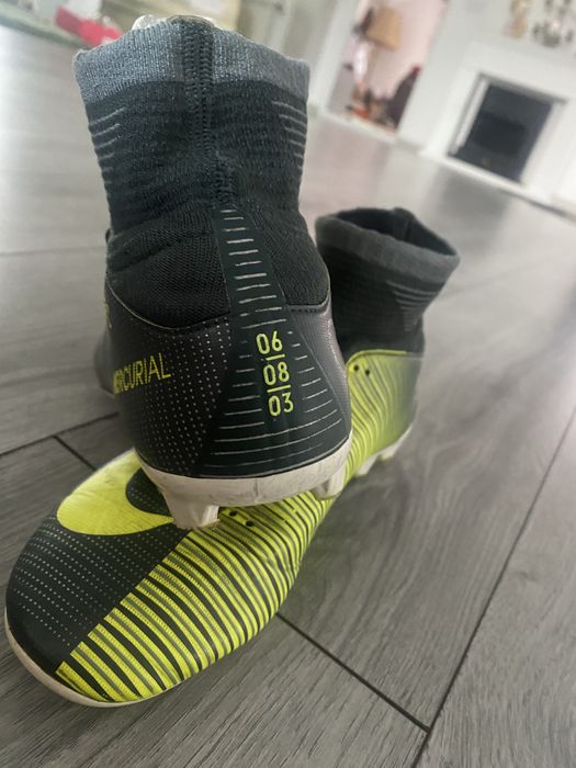 Ghete fotbal nike mercurial