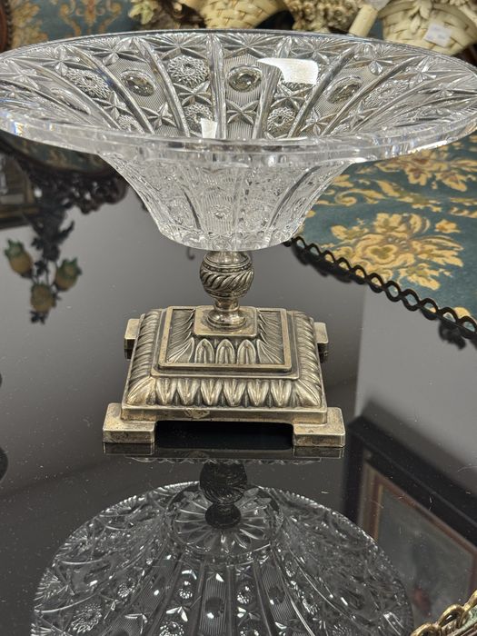 Fructiera deosebita din cristal cu picior din bronz argintat