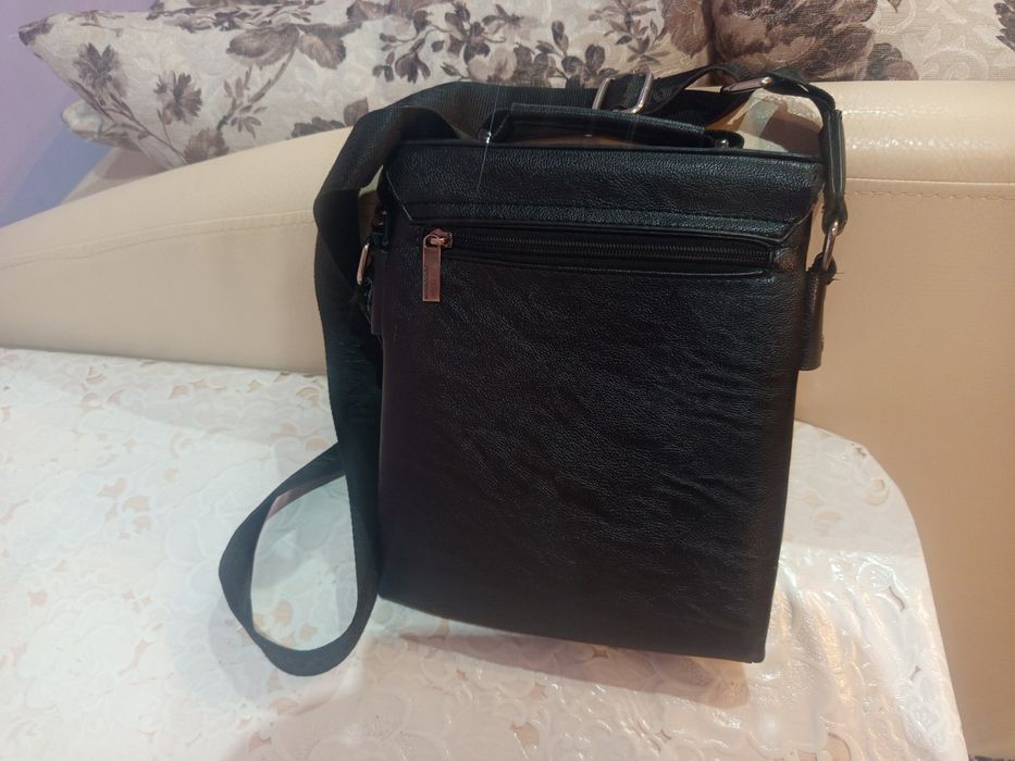 Продам барсетку срочно .