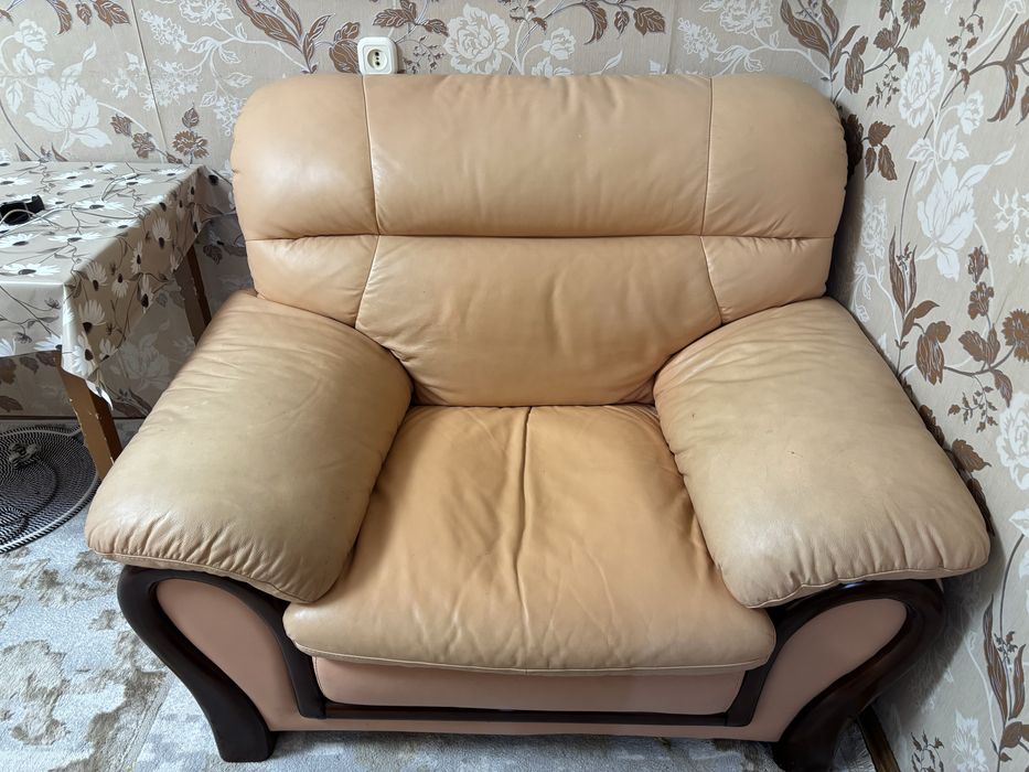 Диван и два кресла