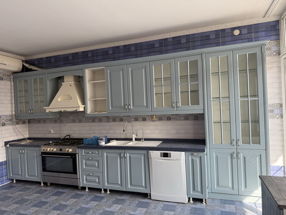 Срочно продается кухонный мебель