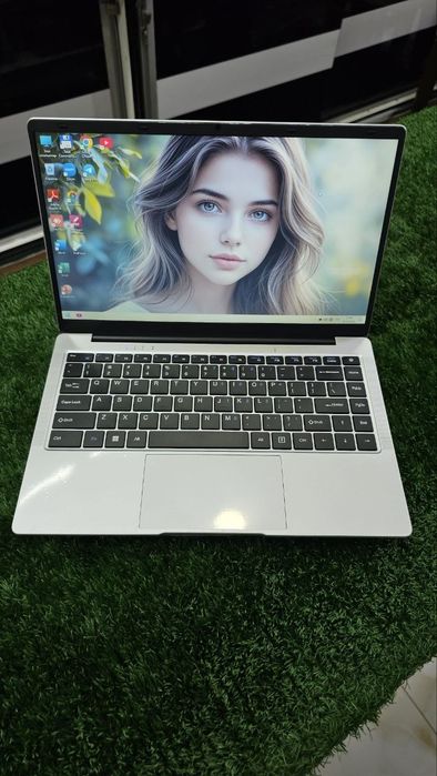 Intel Notebook xali salafani shilinmagan yangi xolatda suvtekin narxda