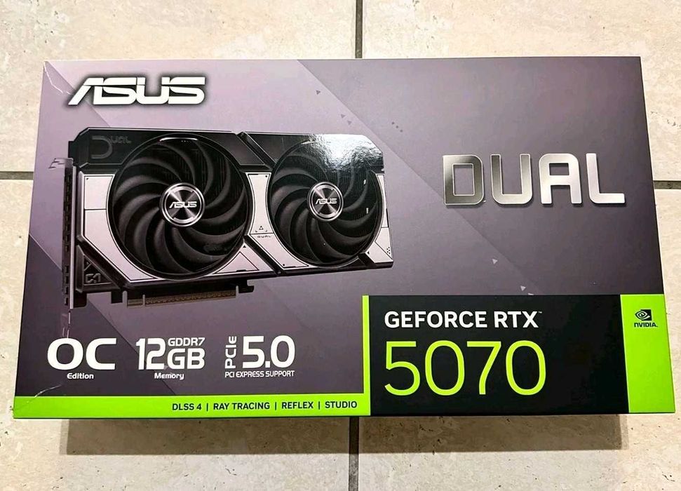 Placa video ASUS GeForce RTX 5070 DUAL OC 12GB GDDR7 192-bit DLSS 4.0