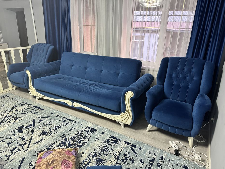 Диван с двумя креслами