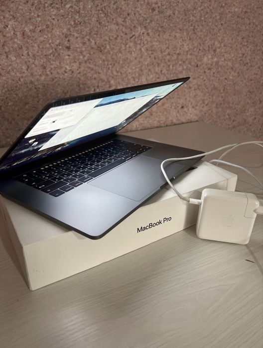 Macbook Pro A1706 8/256