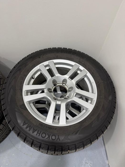 Продам диски с шинами от Toyota Prado