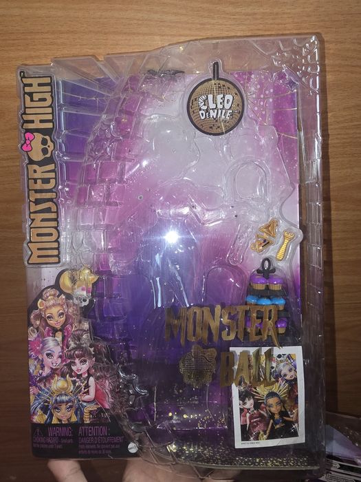 Продам коробки и аксессуары Monster High