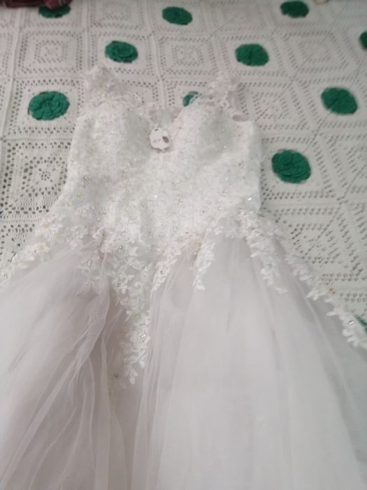 Бяла булченска рокля