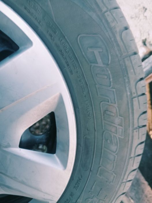 Продам комплект резины