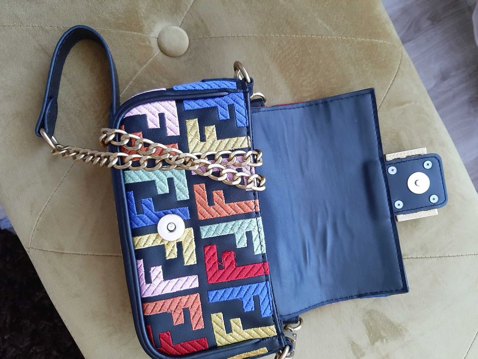 Дамска чантичка за рамо