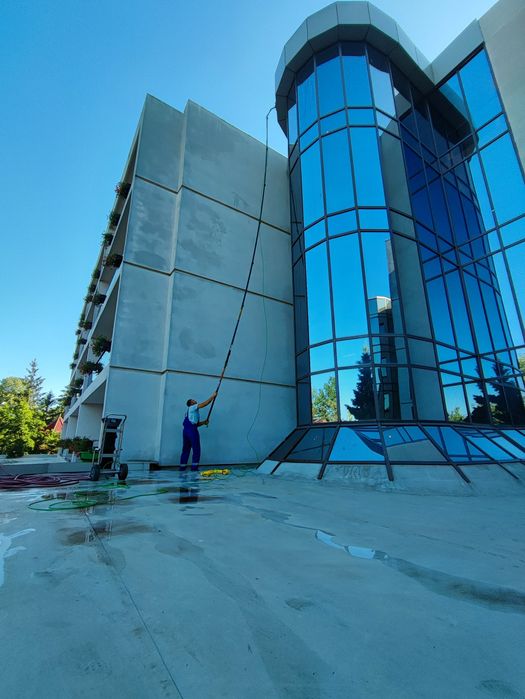 Spălat/curățat geamuri,pavaje hale industriale, acoperișuri