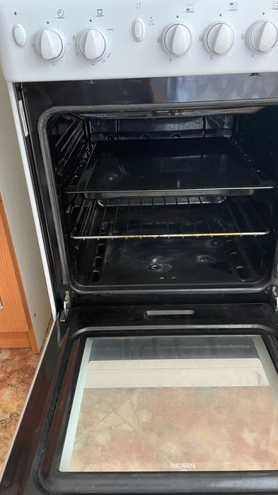 Aragaz Indesit cu 4 ochiuri