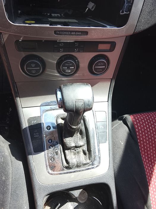 Passat B6 an 2006 mașina am radiato se vinde de piese