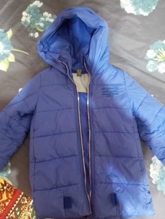 Продам куртку на девочку