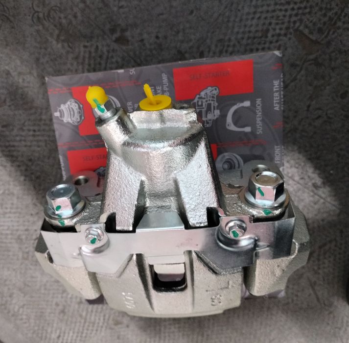 Суппорт тормозной задний Lexus LX 470