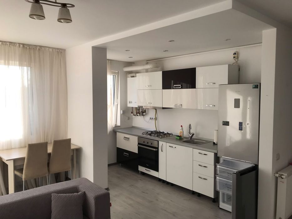 Inchiriez apartament