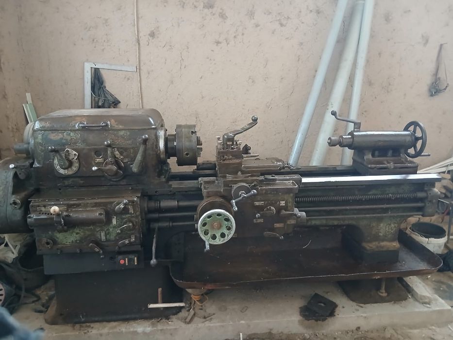 Токарный  ва сверления станоклар сотилади.