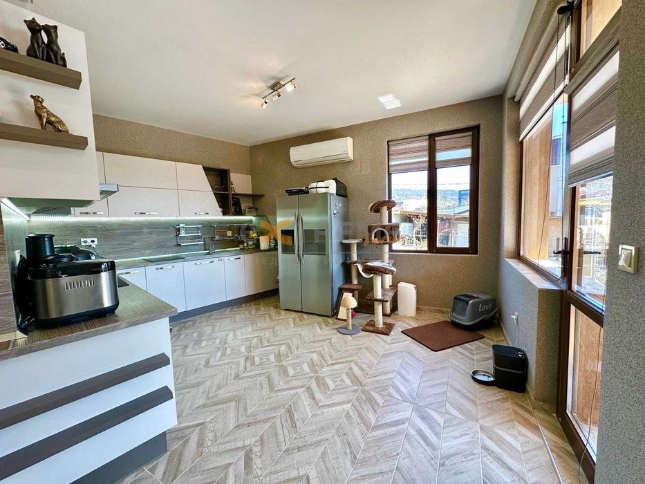 Продава се Къща в Варна, Изгрев - 221 кв.м за 2489 €/кв.м - Снимка #2