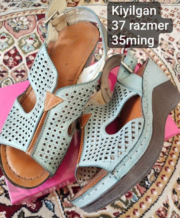 Oyoq kiyimlar sotiladi