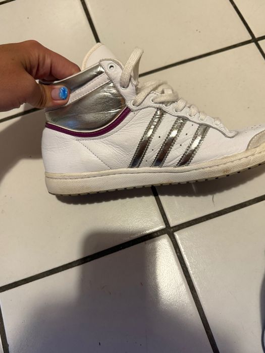 Продавам кецове Адидас
