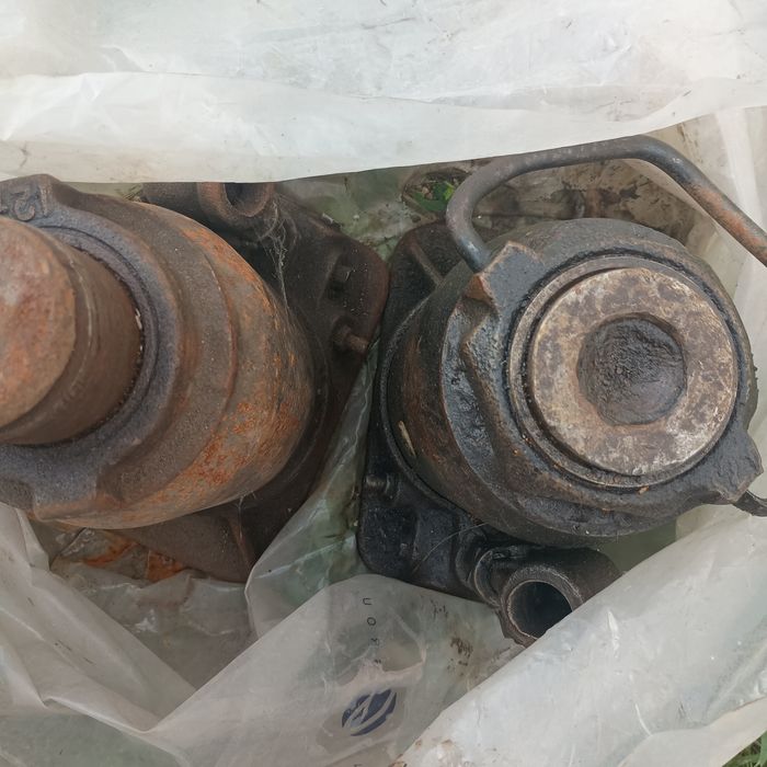 Продам домкраты 12 тонн