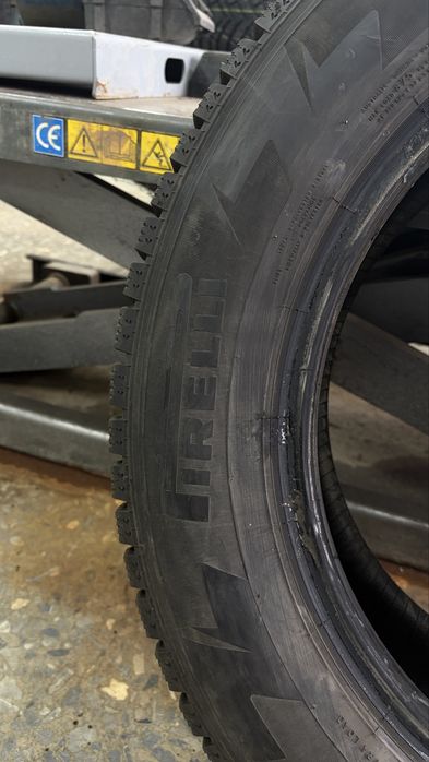 Продам зимний комплект резины Pirelli