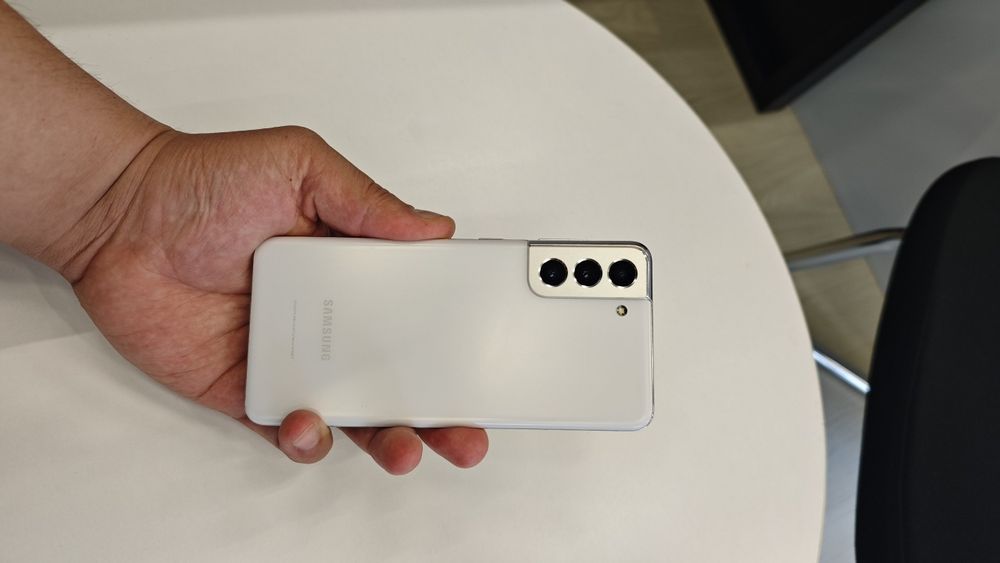 S21 256 gb sotiladi xolati ideal