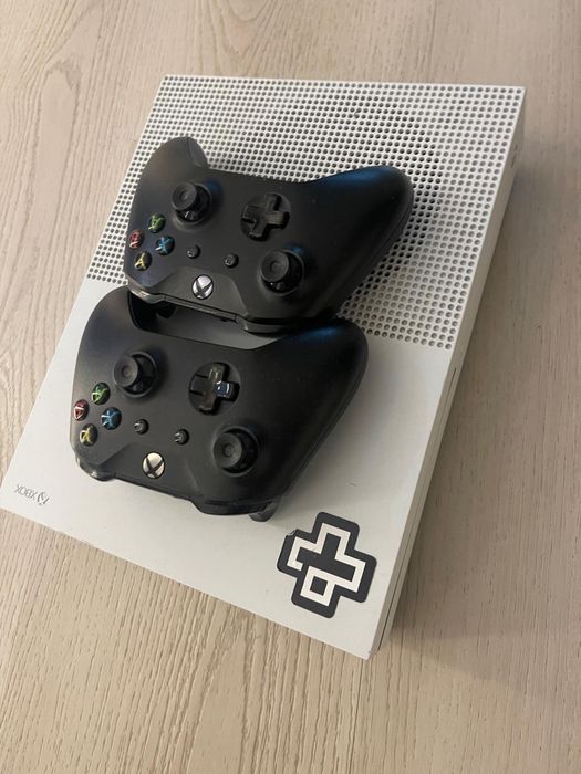 xbox one s+2 controllare