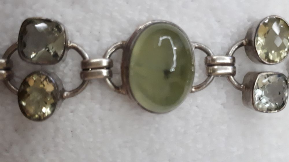 Серебряный браслет с натуральными камнями.