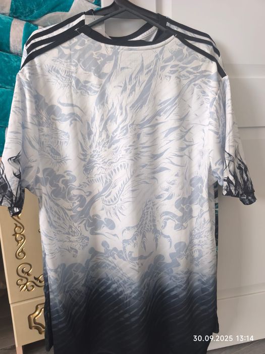 Продам две футбольные формы