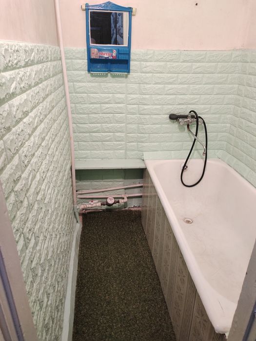 Uchquduqdan uy sotiladi