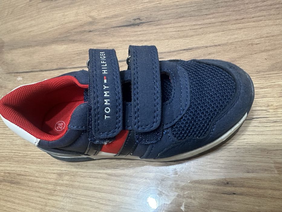 Продавам обувки  Tommy Hilfiger