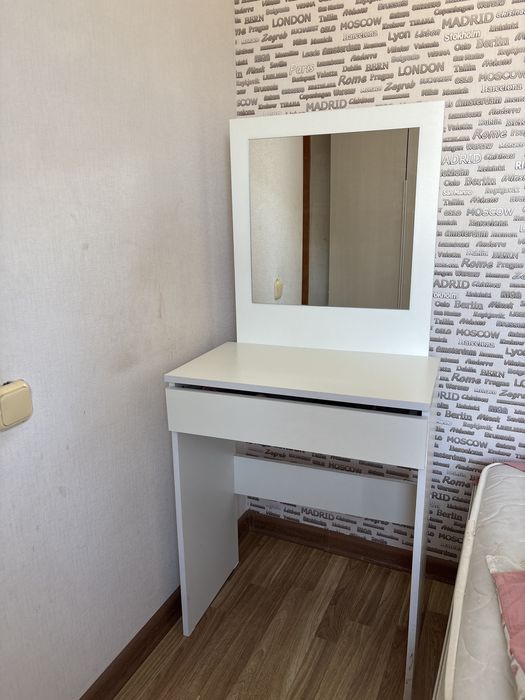 Продается туалетный столик