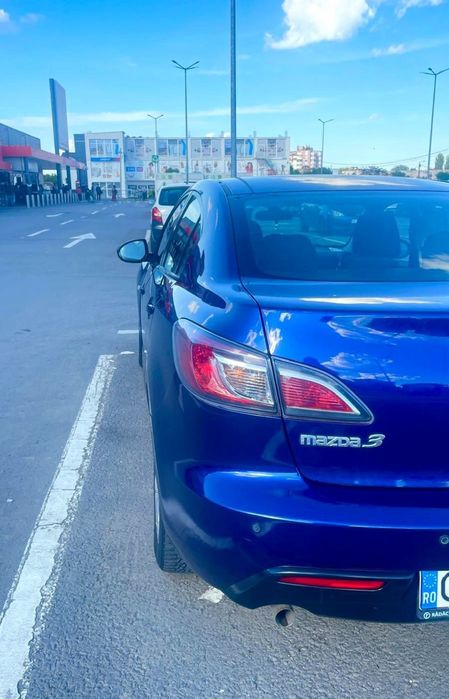 Vând Mazda 3 Berlina cu motor de 1.6 benzină (105 CP)