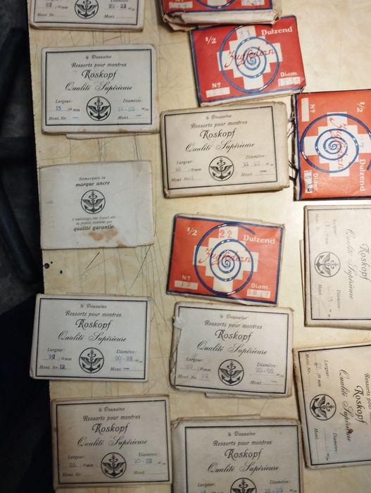 Продавам стари пружини за часовници! Доста стари но запазени..