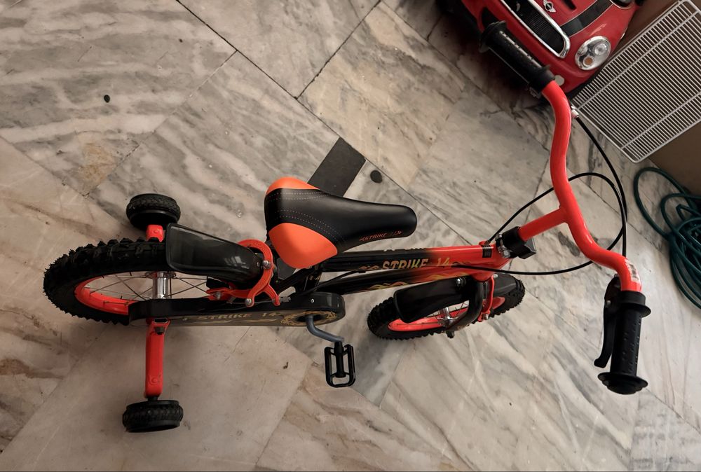 Bicicletă copii Strike 14”, cu roți ajutătoare, frâne, stare foarte bună
