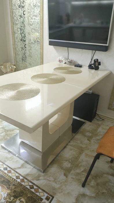 Срочно продам стол