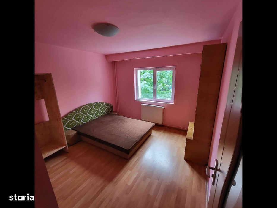 Vand apartament 2 camere în Plopilor