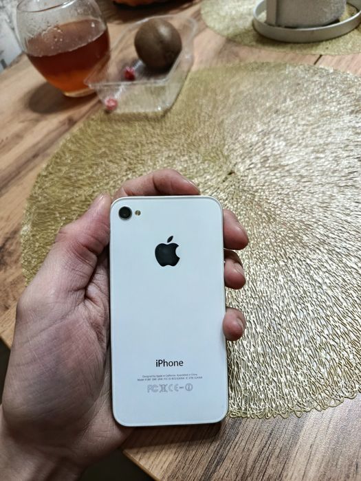 Продам Iphone 4s 32gb