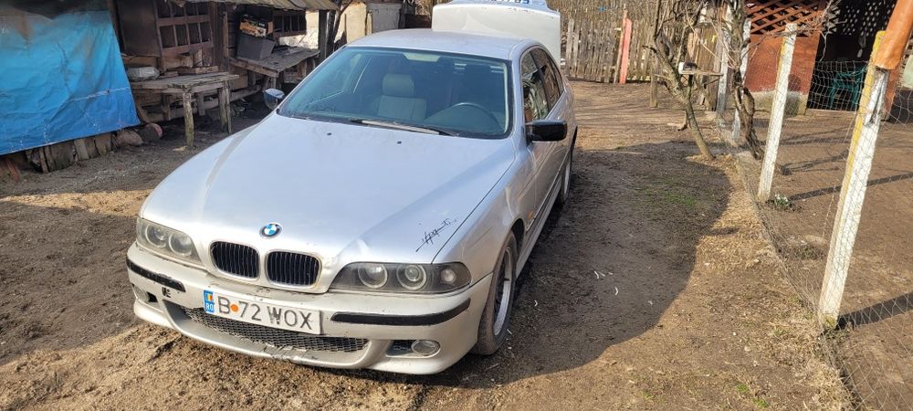 BMW e39 525 mai multe detalii la nr de telefon