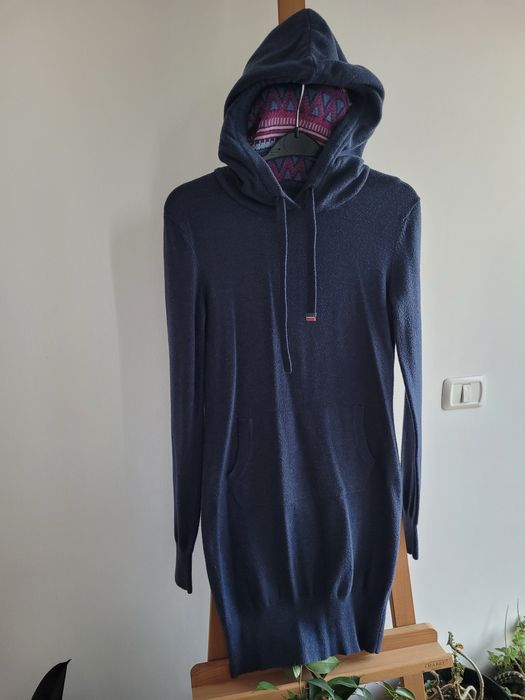 Rochie cu gluga si buzunare