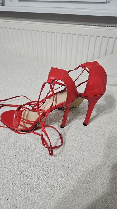 Официални червени сандали 38 номер