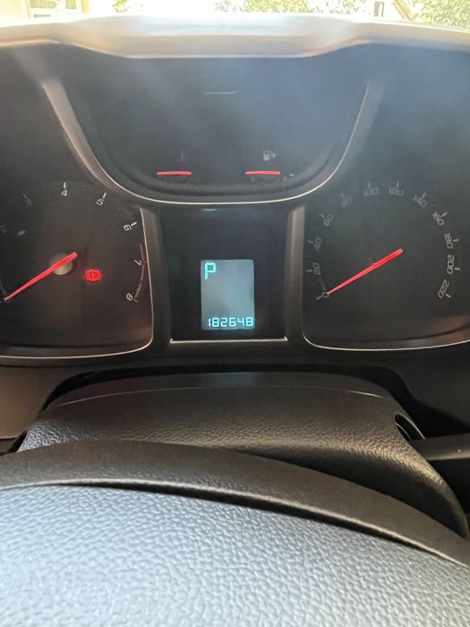 Bita orqa pasajir tomon eshikda kiraska bor qolgan joyi radnoy