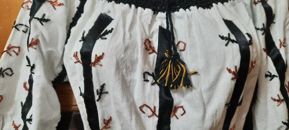 Costum popular, 3 piese, Ardeal, mărimea 38-40, lungime totala 102 cm