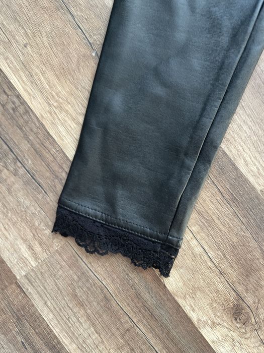 Нов кожен клин с дантела