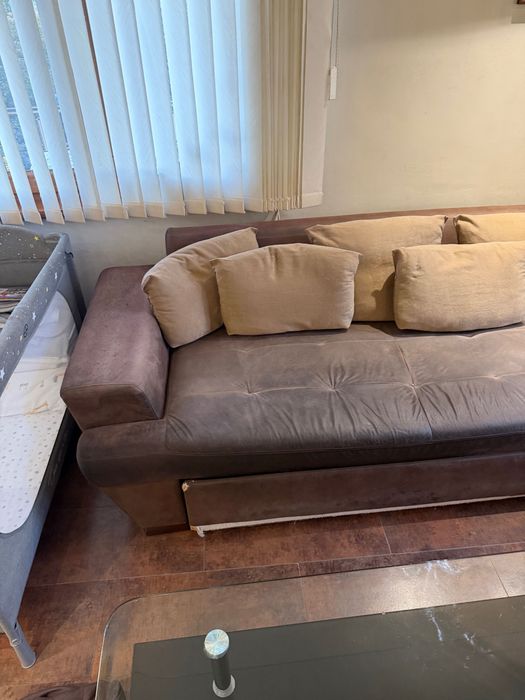 Аглов диван холна масичка и масичка за тв