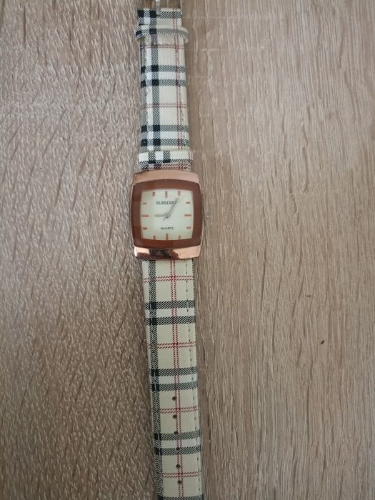 Vând ceas damă, produs nou, produs de calitate.