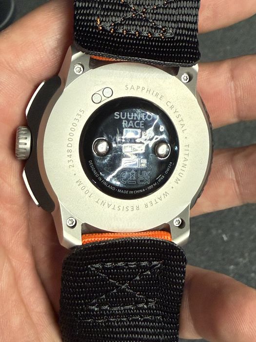 Продам suunto race titan