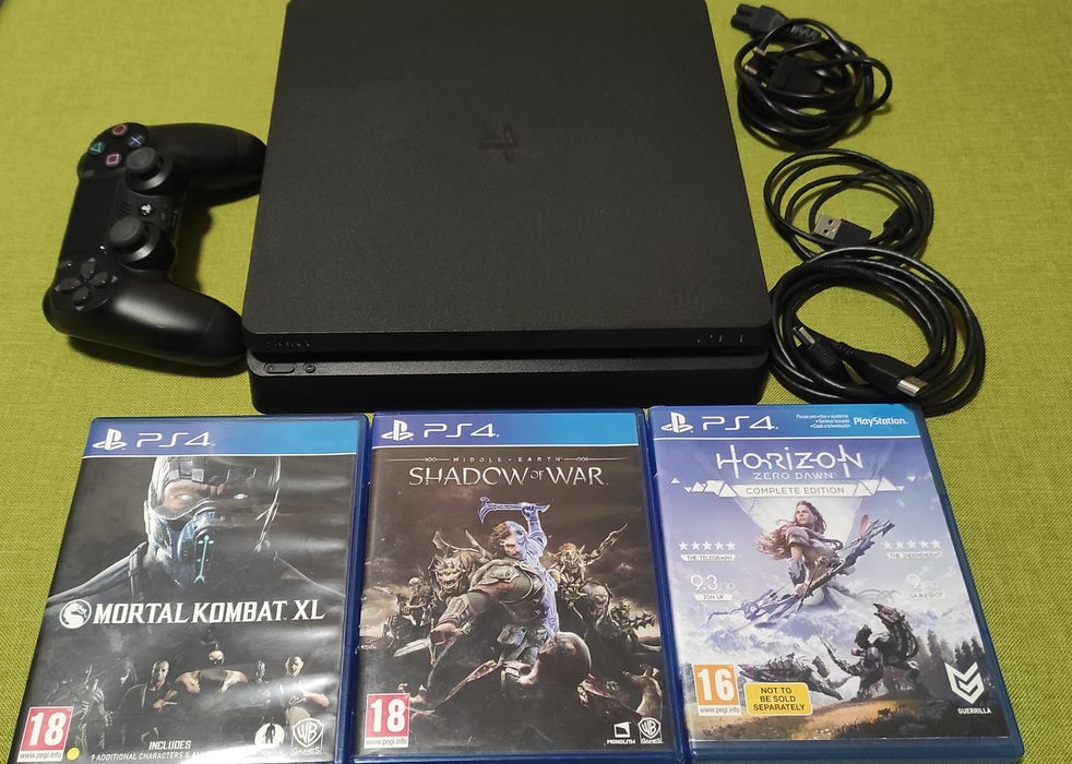 PS4 slim с игри и контролер